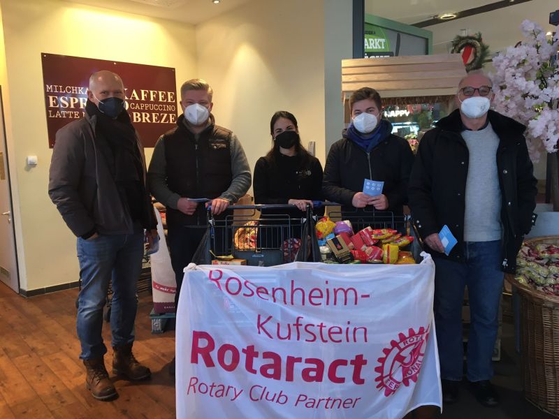 Sammeln für die Tafel, RC Rosenheim-Innstadt und Rotaract